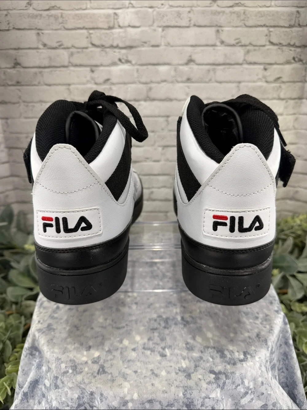 FILA “V-10 Lux” White & Black Synthetic Leather Mid-High Sneakers Mens 11.5M EUC